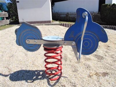 Spielplatz Oberrabensteiner Straße, Federwippe