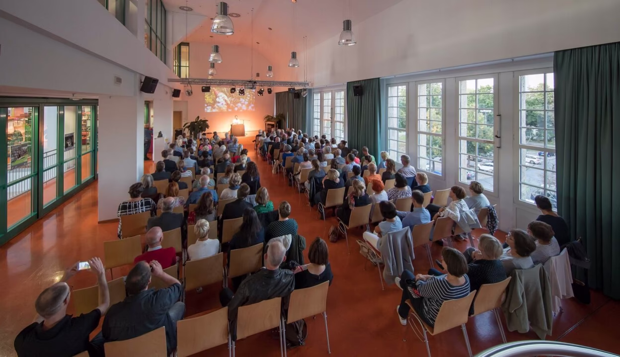 Lesung im Veranstaltungssaal der Zentralbibliothek