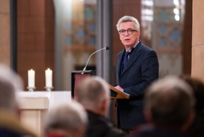 Dr. Thomas de Maizière hielt die Predigt zum Ökumenischen Friedensgottesdienst.