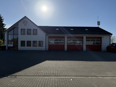 Das Bild zeigt die Feuerwache der Freiwilligen Feuerwehr in Euba.