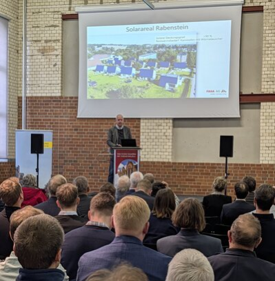 Referent Herr Hintzen bei seinem Vortrag im Rahmen des 4. Energiedialogs Chemnitz.