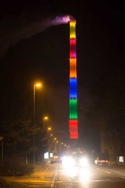 Insgesamt 168 LED-Leuchten erhellen  das vermutlich höchste Kunstwerk der  Welt