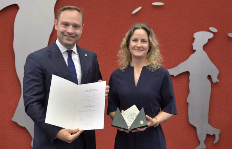 Chemnitzerin erh&auml;lt S&auml;chsische Verfassungsmedaille