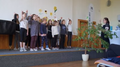 Zur feierlichen Einweihung gab es ein kleines Programm der Schülerinnen und Schüler der Grundschule.