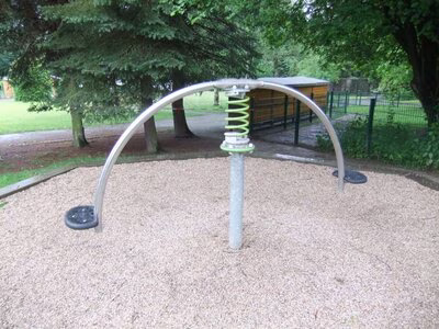 Spielplatz Botanischer Garten/Tropenhaus, Bogenwippe