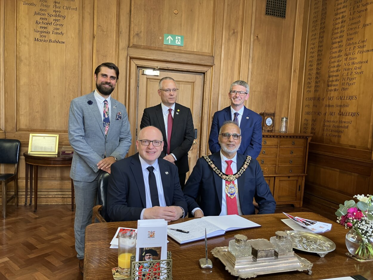 Die Chemnitzer Wirtschaftsdelegation im Rathaus der Partnerstadt Manchester.