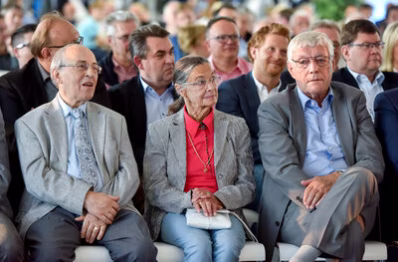 Zur Eröffnungsveranstaltung im Vorfeld des "Anpfiffs" waren auch viele Ehrengäste anwesend, z. a. Ehrenbürgerin Jutta Müller, der ehemalige Oberbürgermeister Dr. Eberhard Langer und viele ehemalige Spieler und Trainer des FCK/CFC