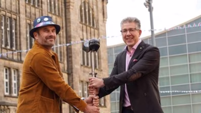 Dr. Ralf Schulze (links) und Bürgermeister Ralph Burghart (rechts) eröffneten das 5. Chemnitzer Hutfestival