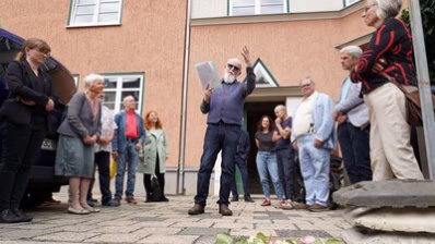 Dr. Jürgen Nitsche hielt eine Rede über den Lebensweg der Familie Rappel