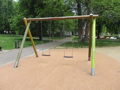 Spielplatz Luisenplatz, Schaukel