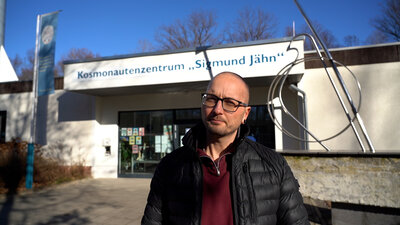 Stephan Claus ist der Leiter des Kosmonautenzentrums und einer von vier hauptamtlichen Mitarbeitenden.
