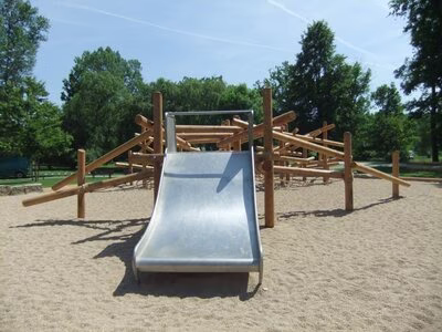 Spielplatz am Wasserschloß Klaffenbach, Rutsche