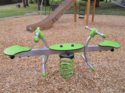 Spielplatz Chemnitzer Straße / Parkanlage, Federwippe