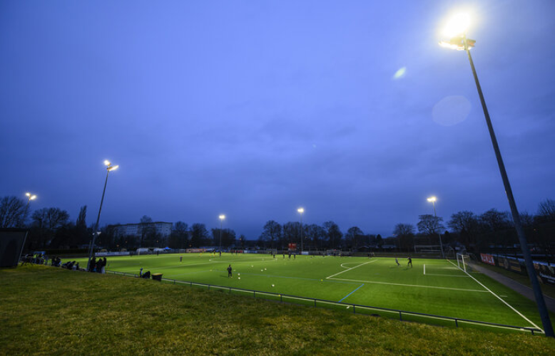 Neue Flutlichtanlage eingeweiht