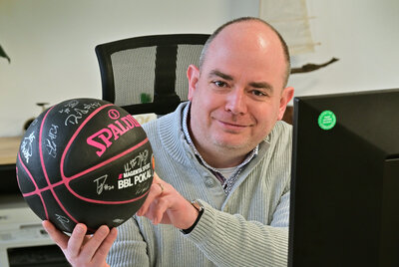 Domeba unterstützt die Basketballer der Niners finanziell.