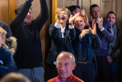 Großer Jubel bei Oberbürgermeisterin Barbara Ludwig bei der Verkündung, dass es Chemnitz in die zweite Runde der Bewerbung geschafft hat.