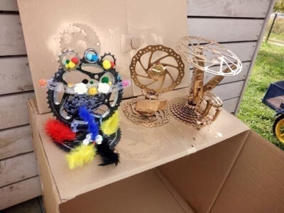 Selbstgestaltete Pokale des Terra Nova Campus für das STADTRADELN