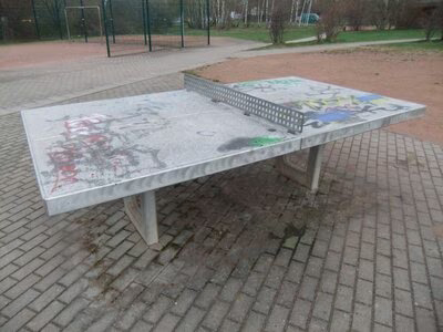 Spielplatz Chemnitzer Straße gegenüber Kaufland, Tischtennisplatte