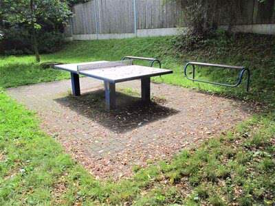 Spielplatz Karl-Seibt-Straße, Tischtennisplatte