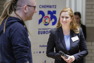 Geschäftsführerin Andrea Pier im Gespräch.
