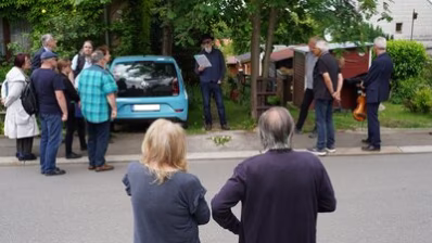 Teilnehmende der Stolpersteinverlegung