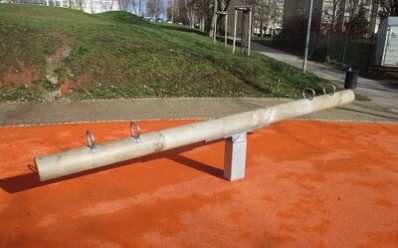 Spielplatz am Harthwald, Wippe