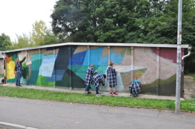 Schüler:innen der Oberschule Altendorf und des Sonderpädagogischen Förderzentrums „Johannes Trüper“ halfen bei der Umsetzung des Projektes