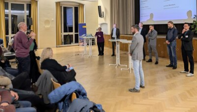 Die Amtsleiterin des Umweltamtes Chemnitz, Frau Carina Kühnel, und Experten während der Fragenrunde zur kommunalen Wärmeplanung in Chemnitz.