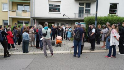 Teilnehmende der Stolpersteinverlegung
