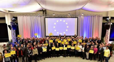 Ein historisches Foto: Die Bürgermeister und Stadt- bzw. Gemeinderäte der Region vereint