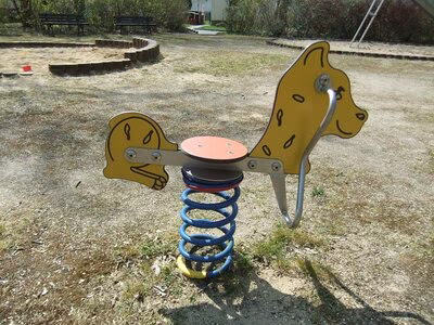 Spielplatz Robert-Blum-Platz, Federwippe Hund
