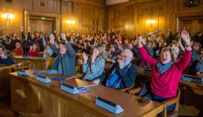 Großer Jubel im Stadtverordnetensaal bei der Verkündung!