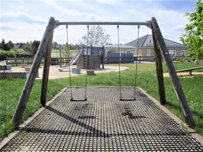 Spielplatz Majakowskistraße, Schaukel