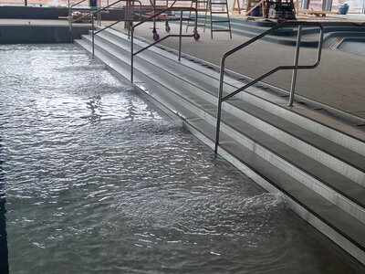 Testbefüllung des Schwimmbeckens