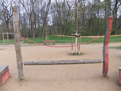 Spielplatz Forststraße / Zeisigwald, Balancierstrecke