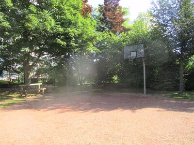 Spielplatz Alfred-Neubert-Straße 24, Baskettballplatz