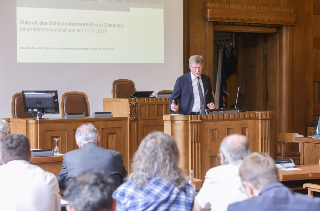 Informationsveranstaltung im Stadtverordnetensaal zur Fernbahnanbindung am 10. Juli 2019