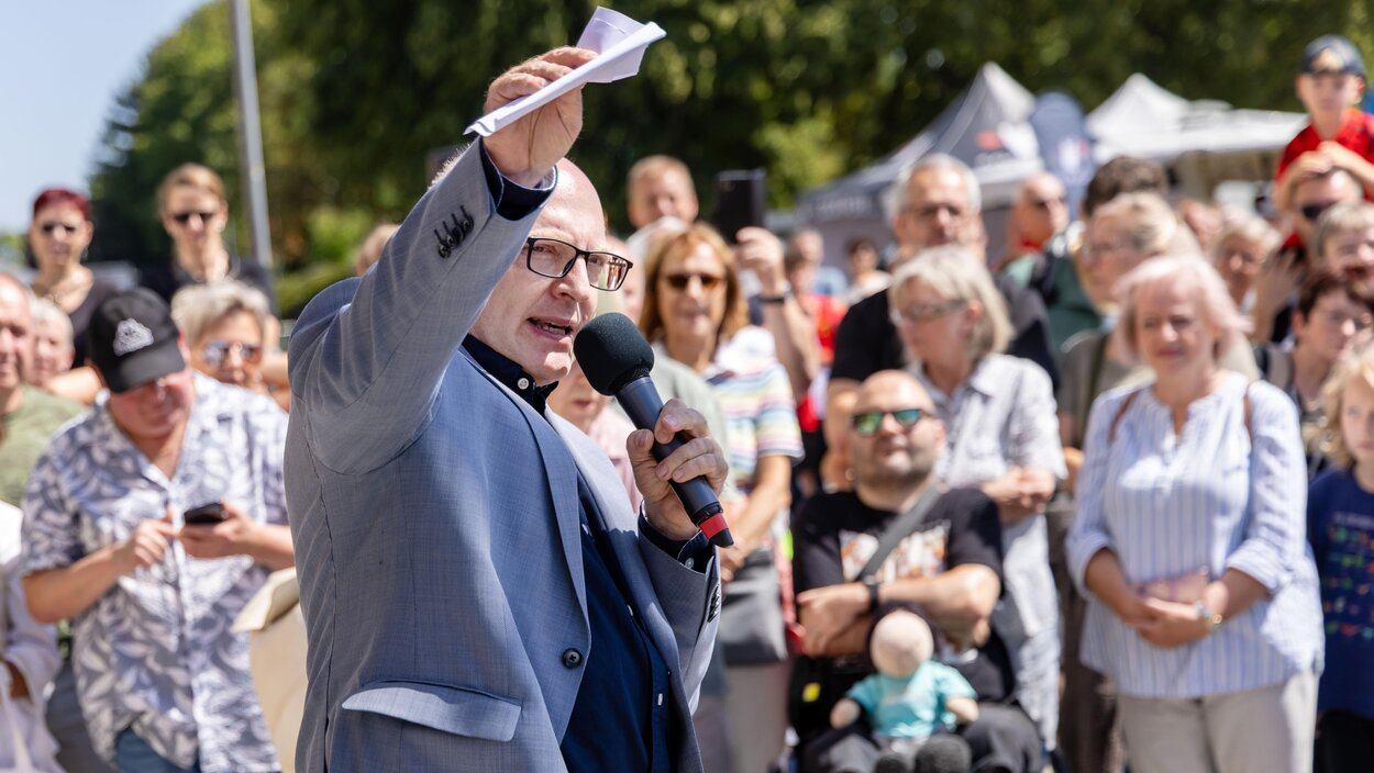 Oberbürgermeister Sven Schulze eröffnet im Sportforum Chemnitz den Walk of Fame des Sports vor zahlreichen Gästen.