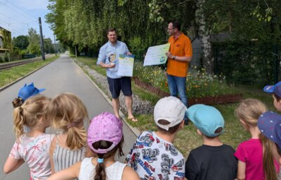 Preisübergabe an die Kitaleitung und die Kinder der Kita Am Feldschlößchen