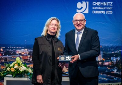 Katrin Stephan-Kunert wird mit dem Ehrentaler der Stadt Chemnitz geehrt.