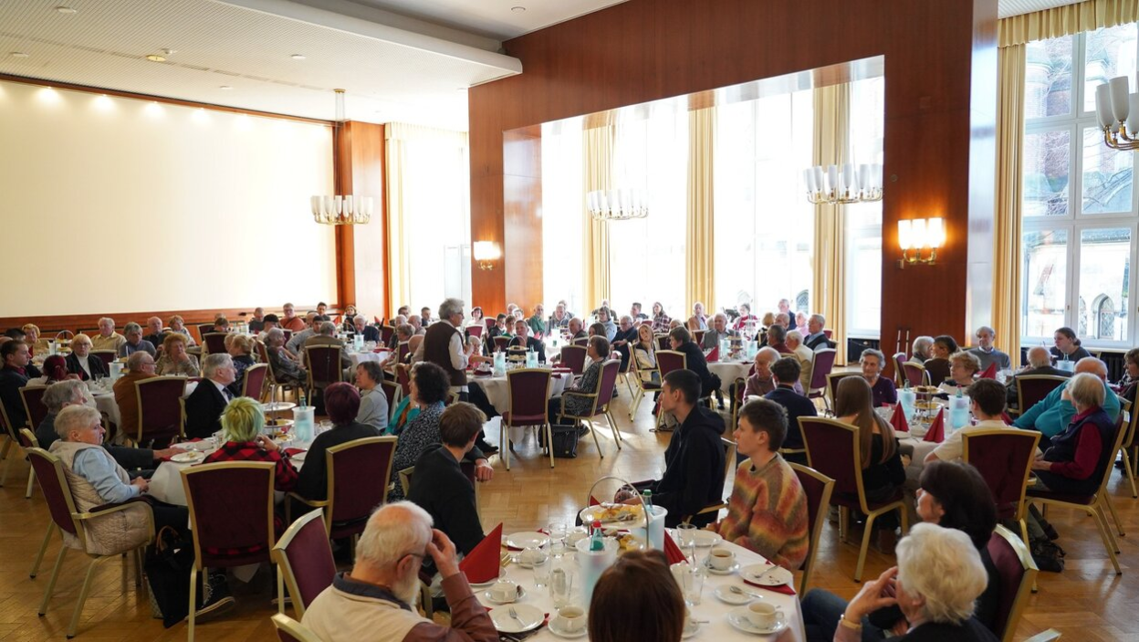 Coffee with contemporary witnesses