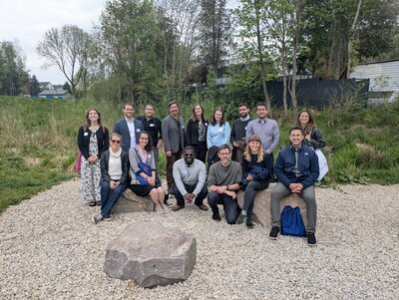 Die US-Amerikanische Delegation und Mitarbeiter der Stadtverwaltung am Pleißenbach