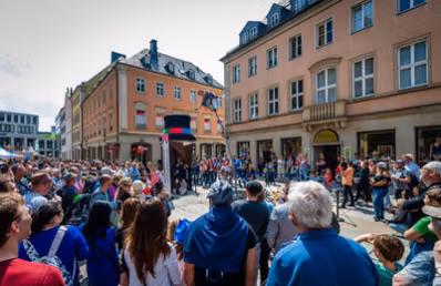 Akrobatik mit Noah Chorny auf dem Jakobikirchplatz