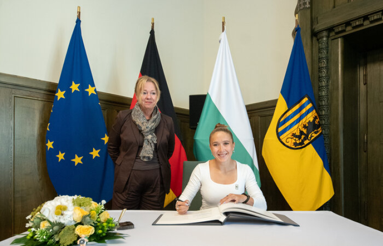 Rebekka Haase trägt sich ins Goldene Buch des Sports ein