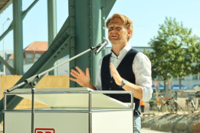 Baubürgermeister Michael Stötzer beim Festakt zur Eröffnung