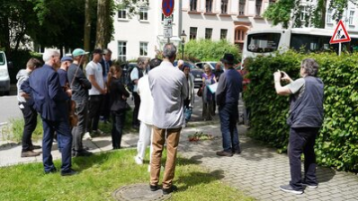 Teilnehmende der Stolpersteinverlegung