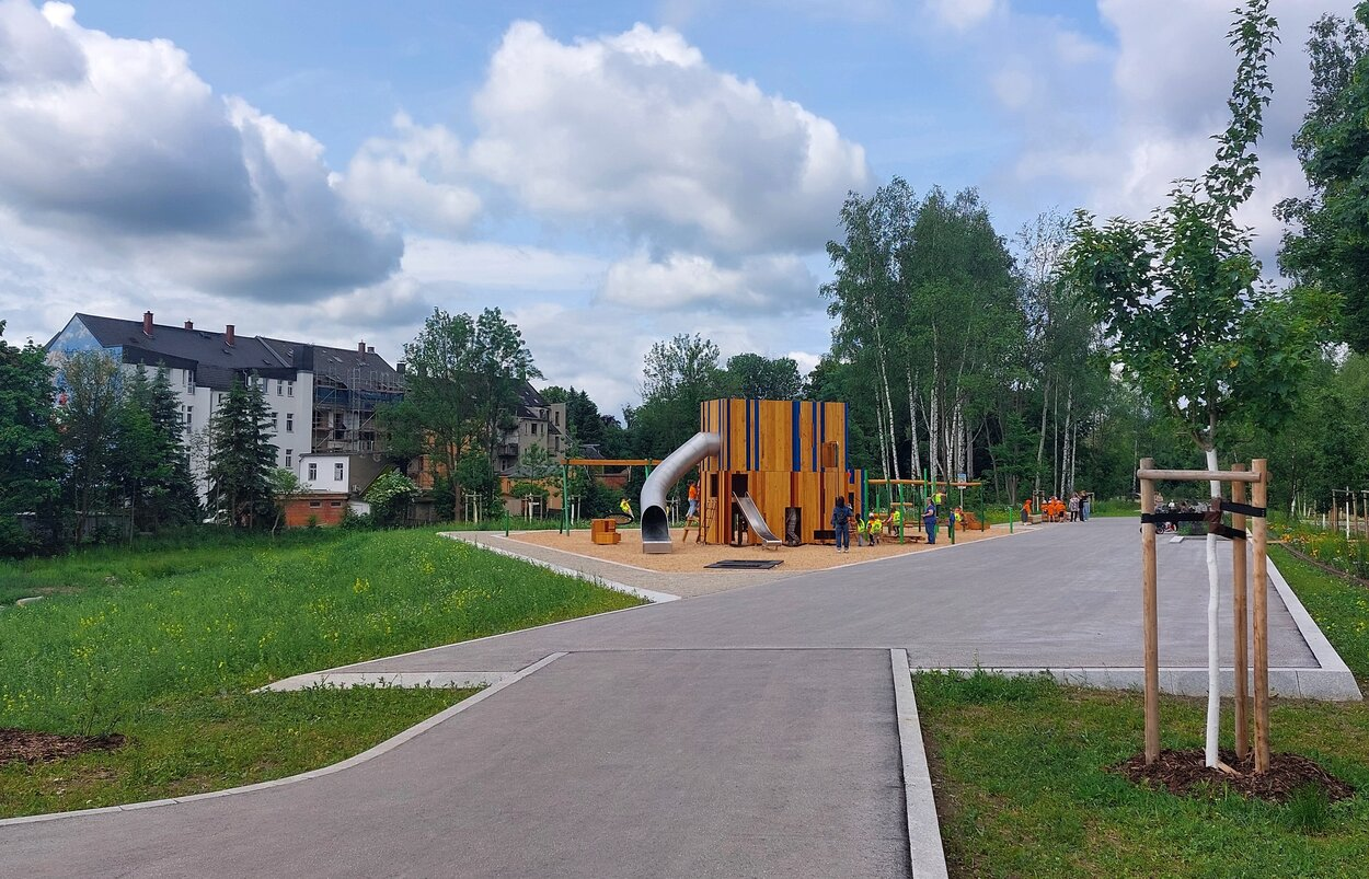 Bei einer Führung am Tag der Städtebauförderung können Interessierte den Grünzug Pleißenbach erkunden.