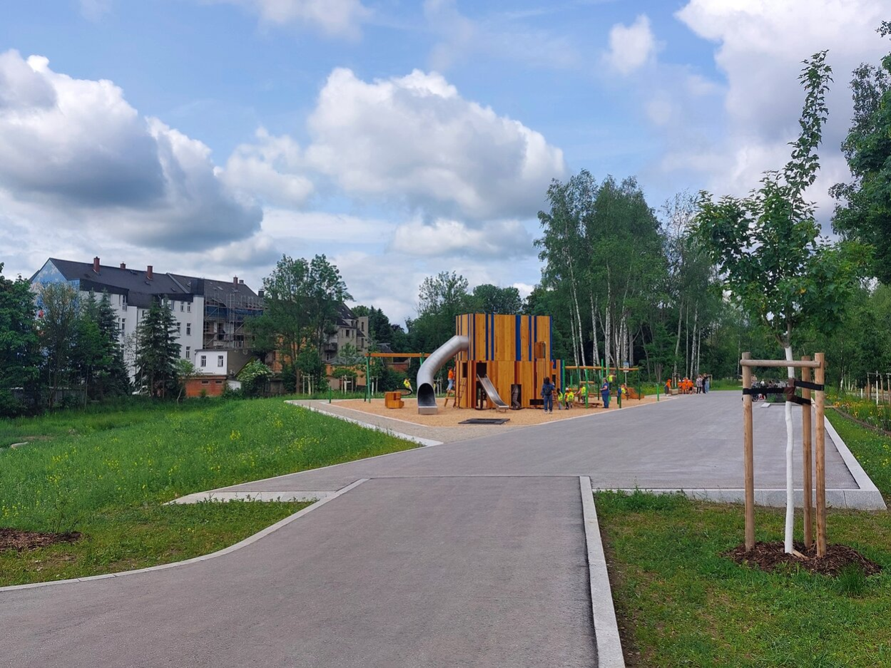 Bei einer Führung am Tag der Städtebauförderung können Interessierte den Grünzug Pleißenbach erkunden.