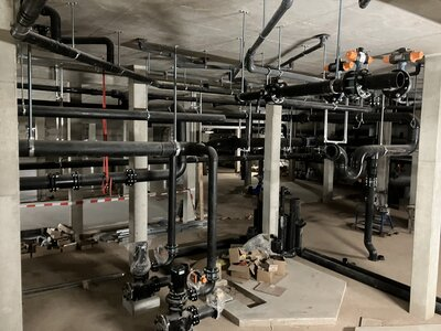 Installationsarbeiten im Kellerbereich