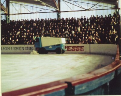 Eismaschine in der Eissporthalle